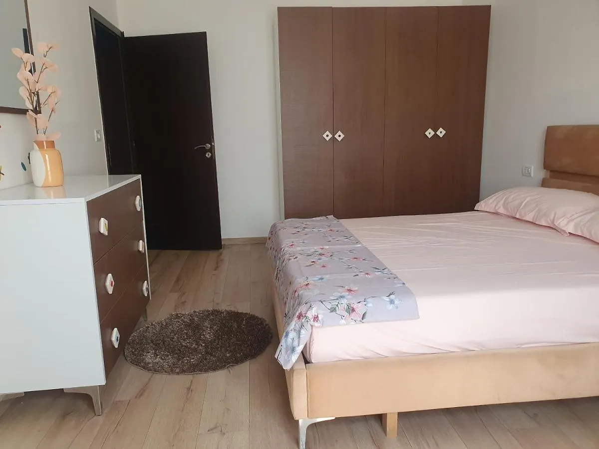 Apartment In The Heart Of Tirana , Bllok